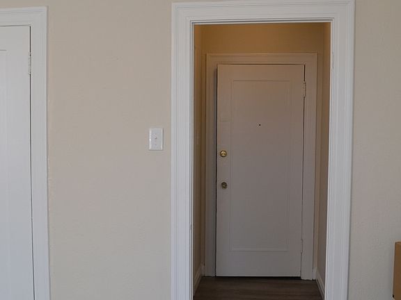 3rd image of 229 W 6th St APT 208