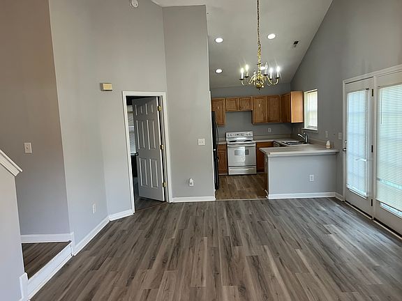 3rd image of 5513 Stewartby Dr