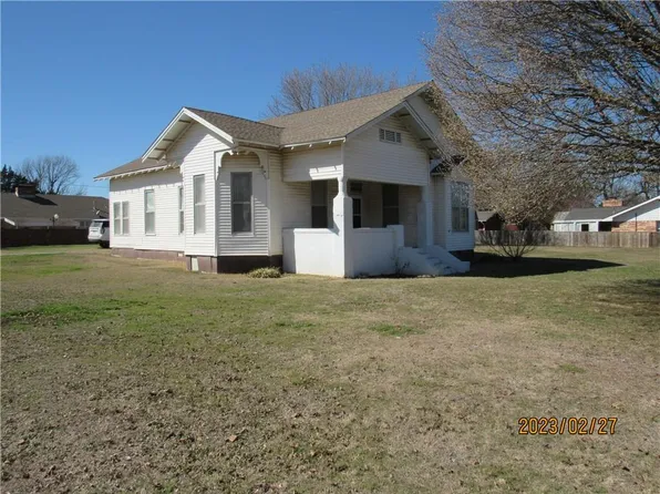 710 S Taylor Ave, Wynnewood, OK 73098