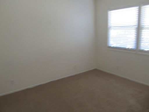 5th image of 610 E Sycamore Ave