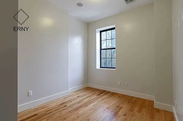 Rented by ERNY LLC | media 4