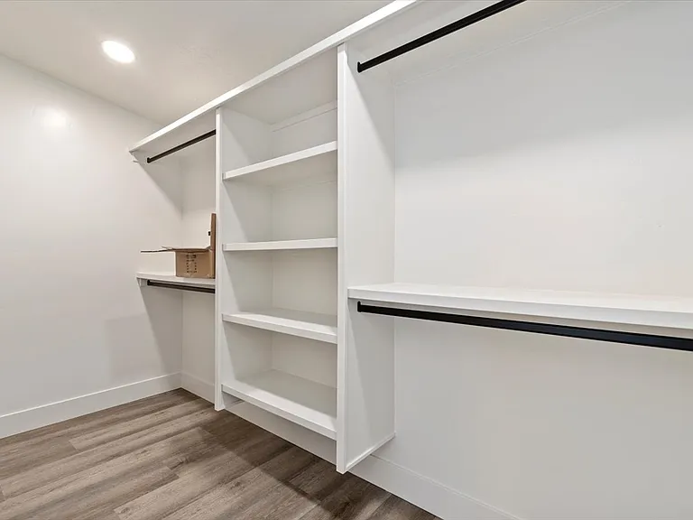 362 W London St — Photo 40
