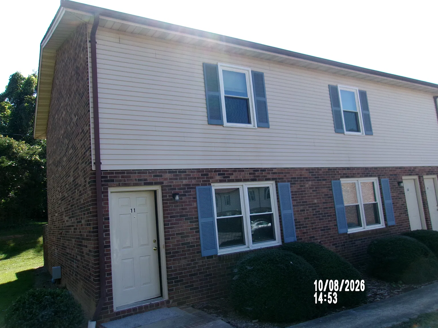 2 bed, 1.5 bath, $1,050 — Photo 2