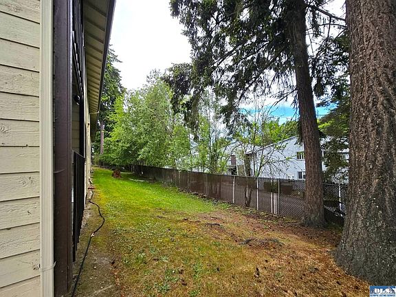 4th image of 1239 Campbell Ave
