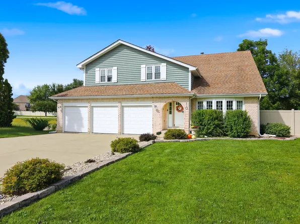 10 Americana Ct, Roselle, IL 60172