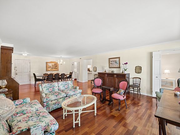 3rd image of 134 Green Bay Rd APT 104