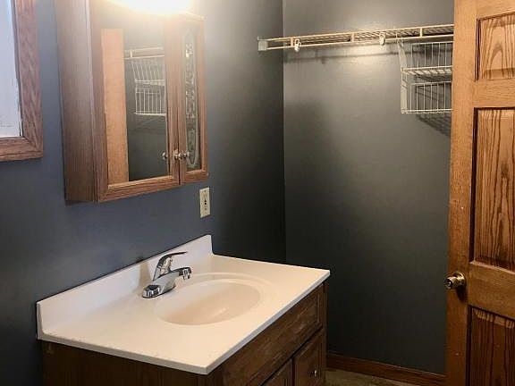 3rd image of 1022 East Ave
