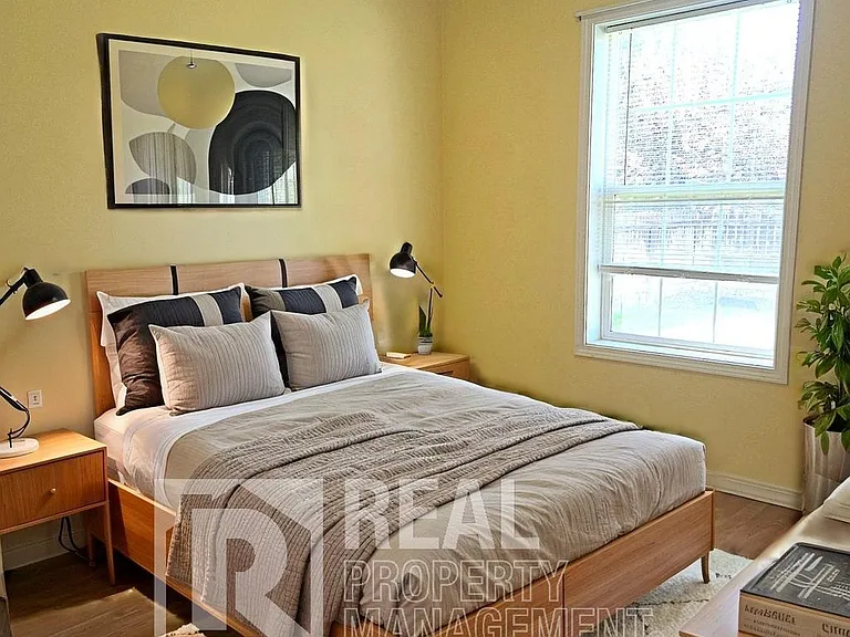 149 Leesburg Ln — Photo 3