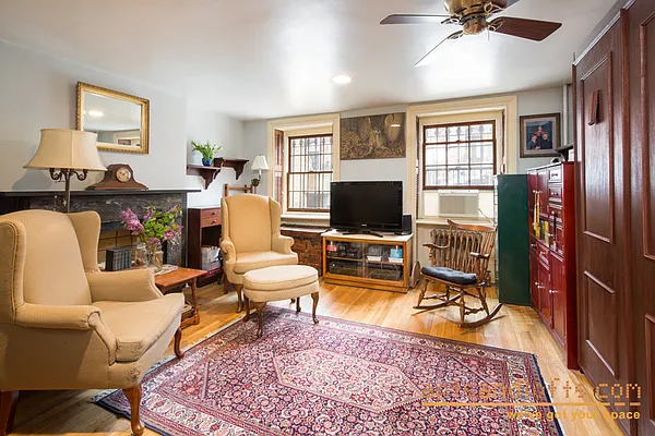 Rented by aptsandlofts.com | media 2