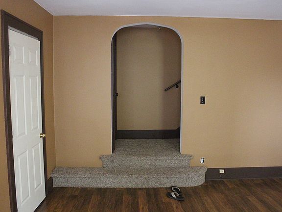 4th image of 82 Washington St