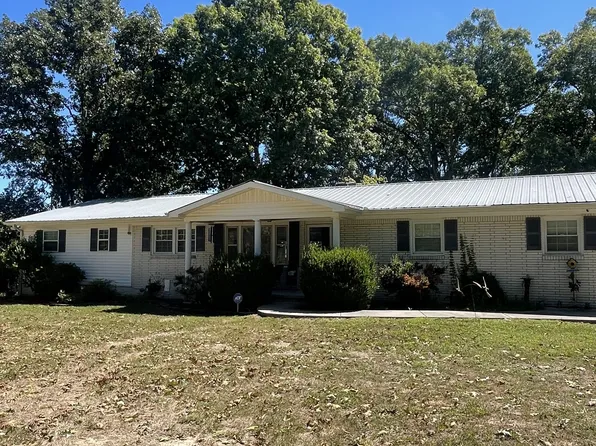 165 Lakeview Ln, Mc Ewen, TN 37101