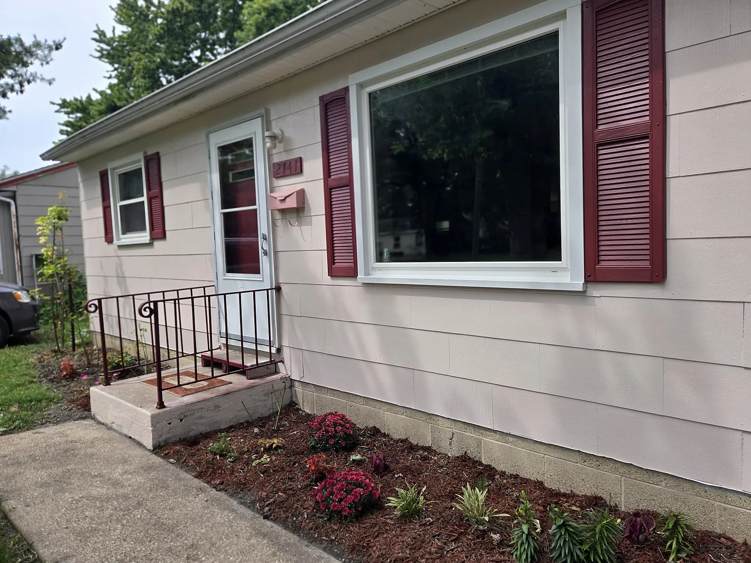 2141 E Converse Ave — Photo 2