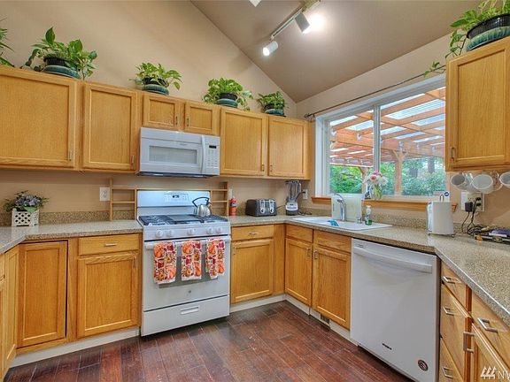 5th image of 3220 S 272nd Pl
