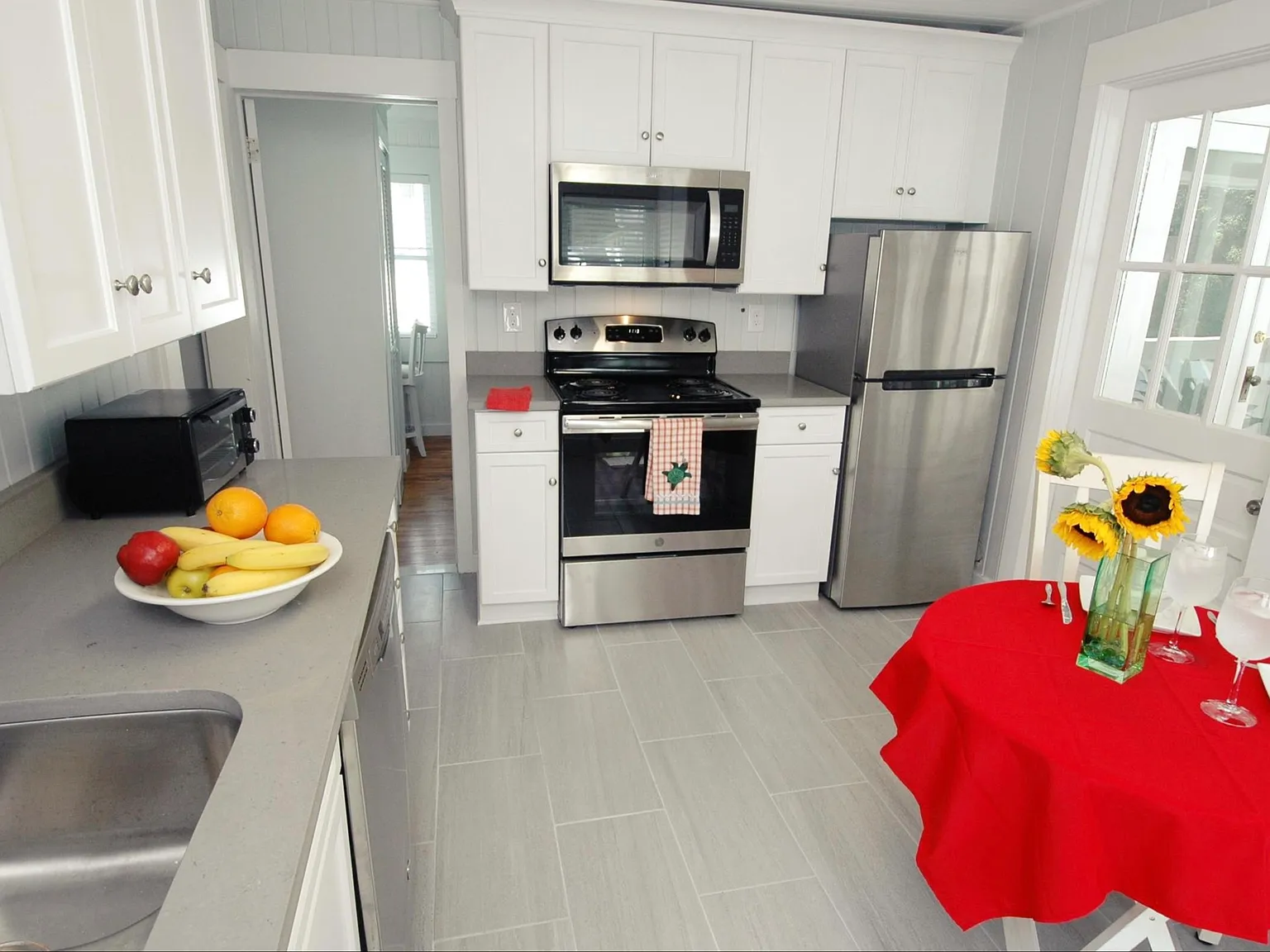 2 bed, 1070 sqft, $3,350 — Photo 2