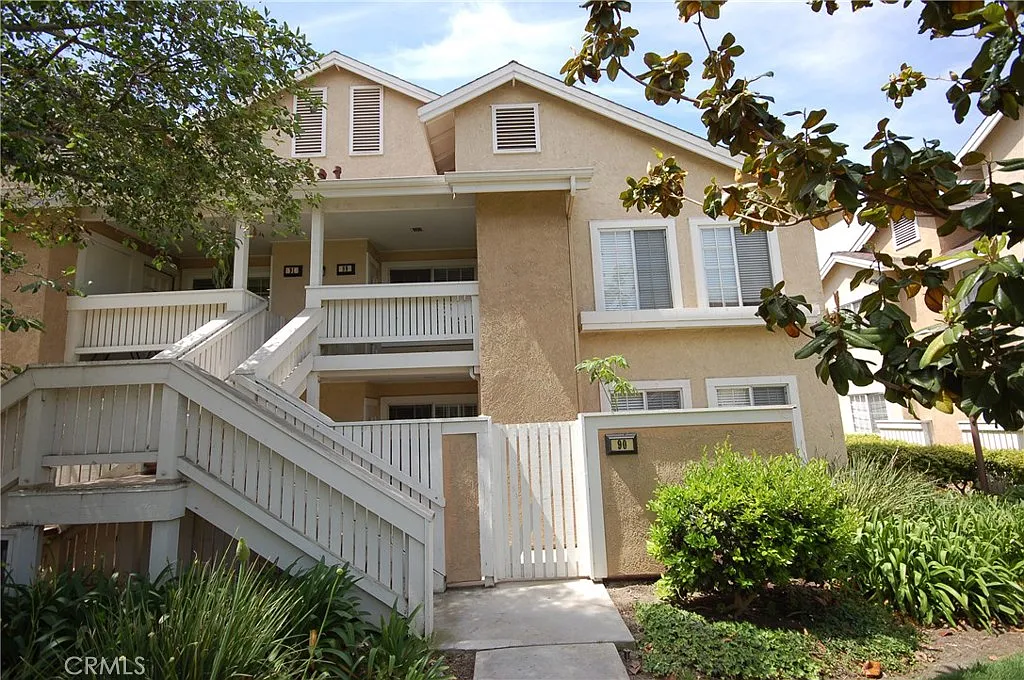 2 bed, 2.0 bath, 1060 sqft, $3,300 — Photo 3