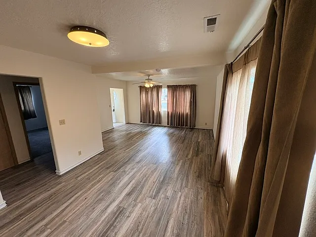 2 bed, 978 sqft, $1,900 — Photo 3
