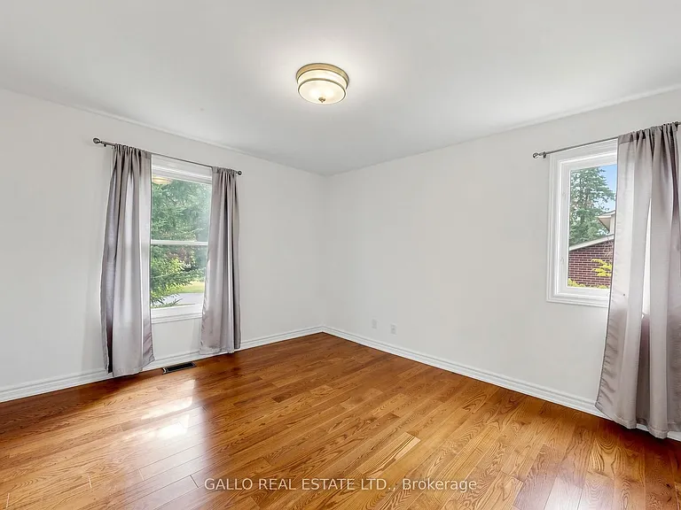 32 Elmvale Blvd — Photo 13