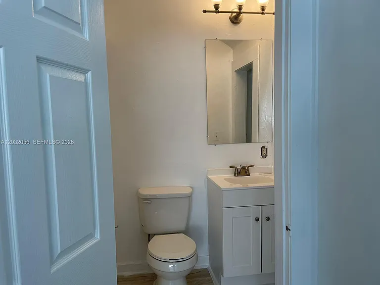 817 4th St #817 — Photo 7