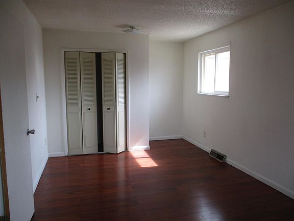 4th image of 421 37th Avenue Ct