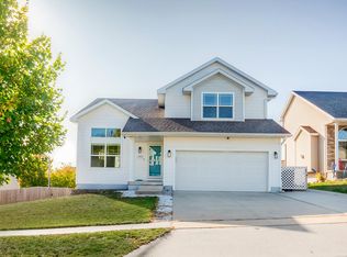 3106 E 52nd St, Des Moines, IA 50317