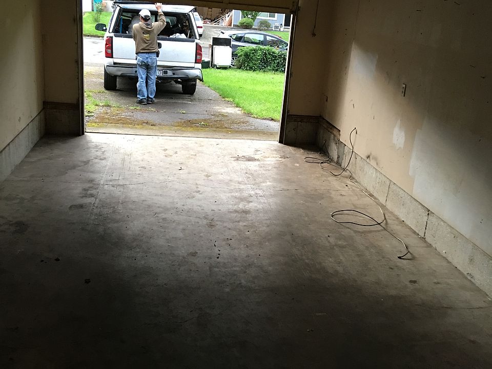there are remote controller for this garage.