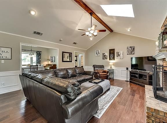 5th image of 16424 Hilltop Ln