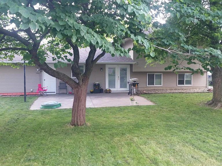 1406 NW 4th St — Photo 2