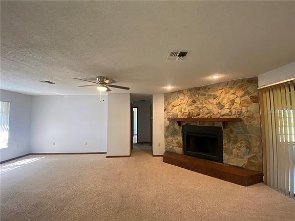 4th image of 1627 Regal Oak Dr