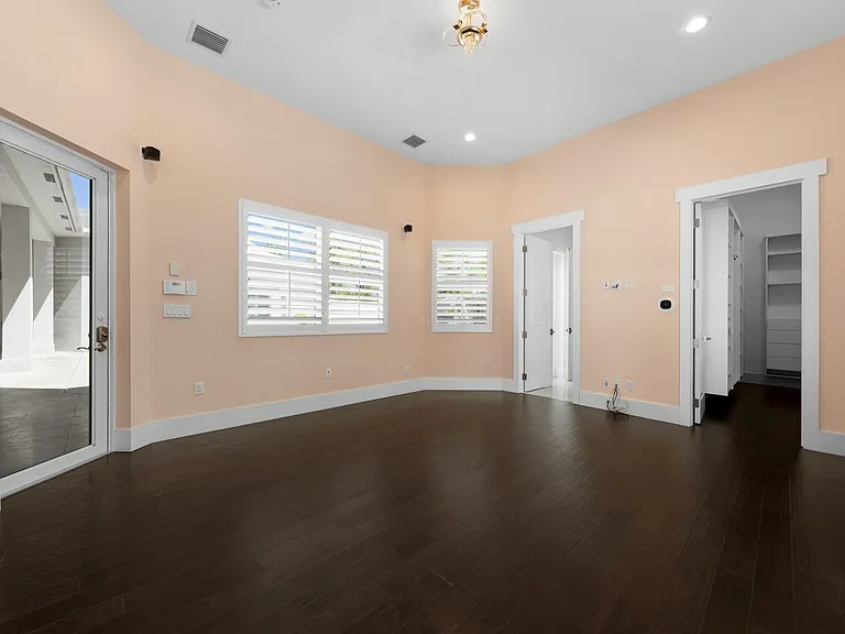 15503 Temple Blvd — Photo 43