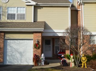 620 Hillview Ct, West Chicago, IL 60185