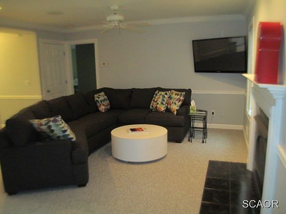 3rd image of 635 Evans Ave