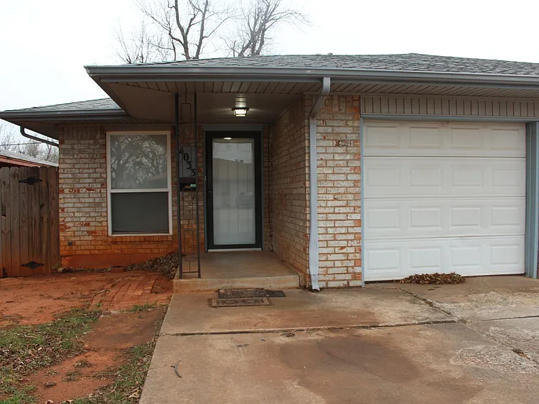 4033 Locust Dr — Photo 1