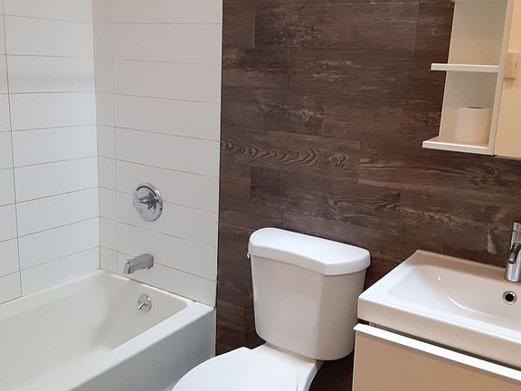 4th image of 257 Lexington Ave APT 4R