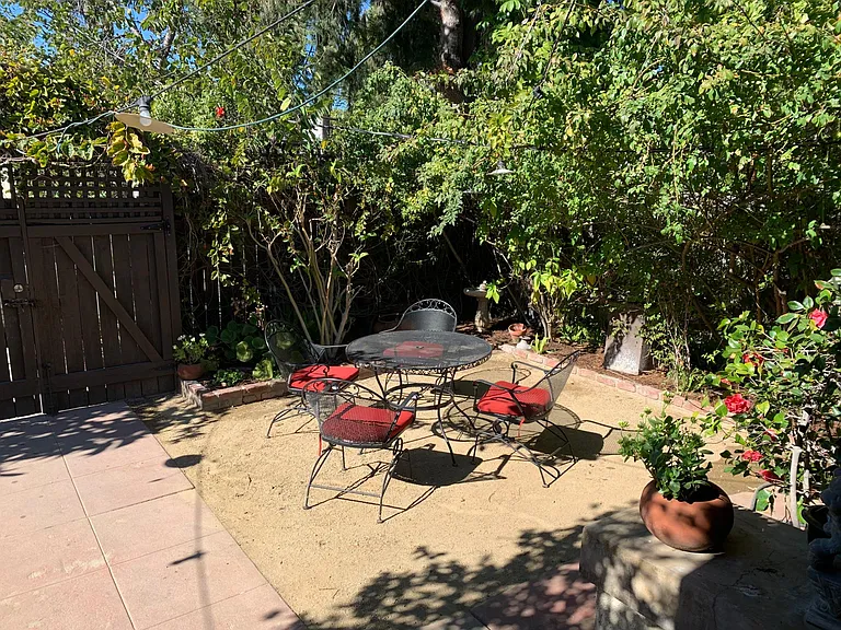 1122 Manzanita St — Photo 3