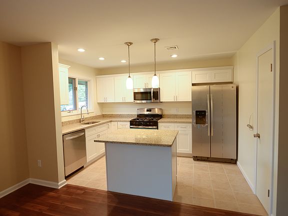 4th image of 17 Montoya Dr
