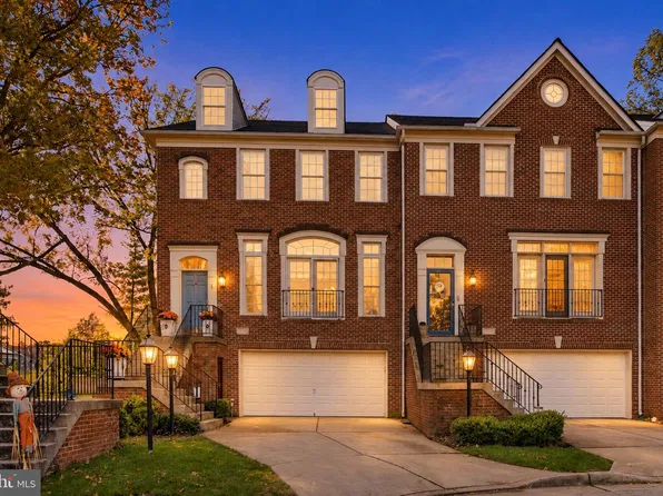 10013 Blake Ln, Oakton, VA 22124