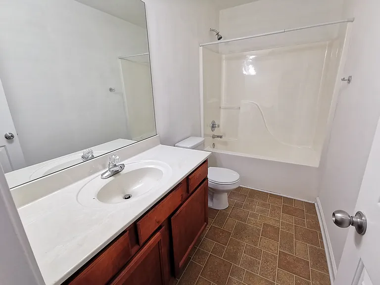 2073 Executive Dr — Photo 18