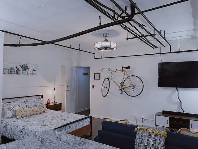 Studio, 399 sqft, $1,670 — Photo 4