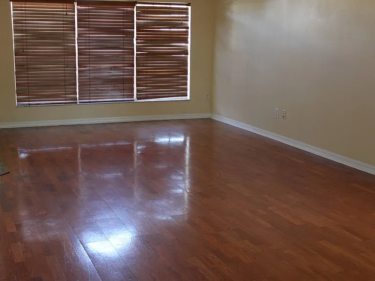 353 Heather Hills Dr — Photo 2