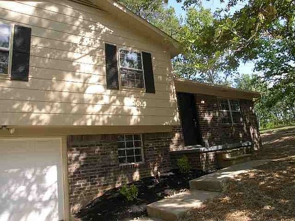 3rd image of 3834 Greendale Pl NE