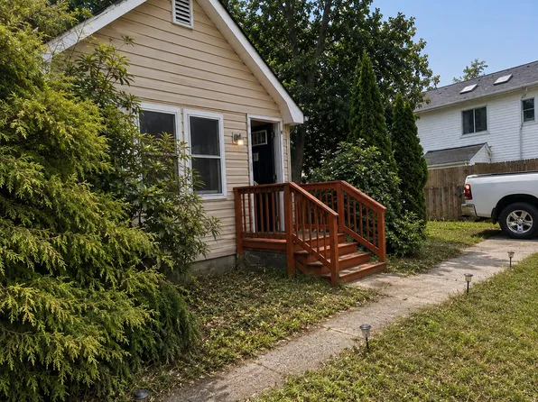 157 Woodland Dr, Mastic Beach, NY 11951