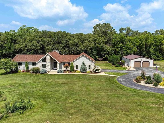 4th image of 22860 Dorchester Dr
