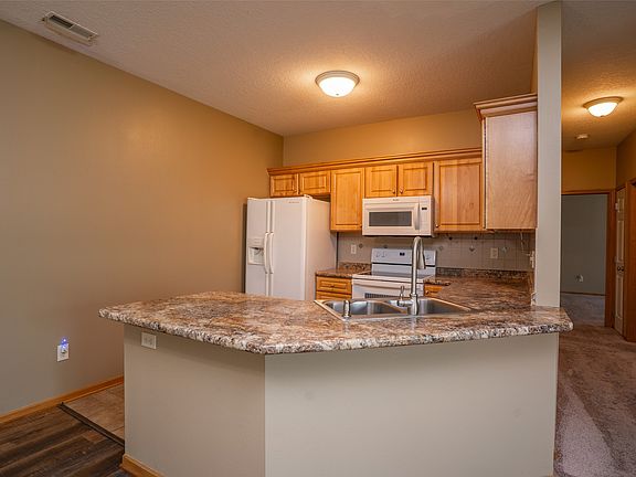5th image of 548 Kelsey Ln