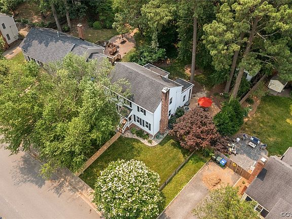 3rd image of 5105 Bromley Ln