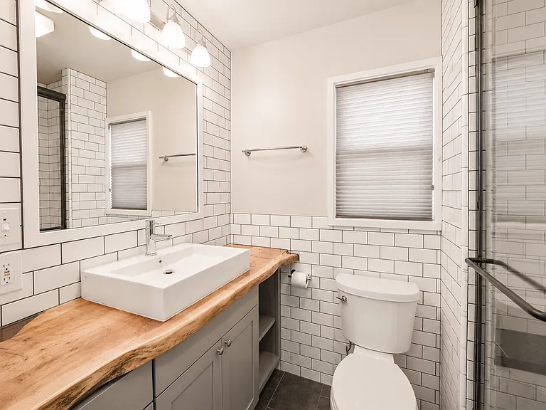 146 NW Jefferson Pl — Photo 18