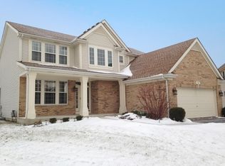 5 Cardinal Ct, Streamwood, IL 60107