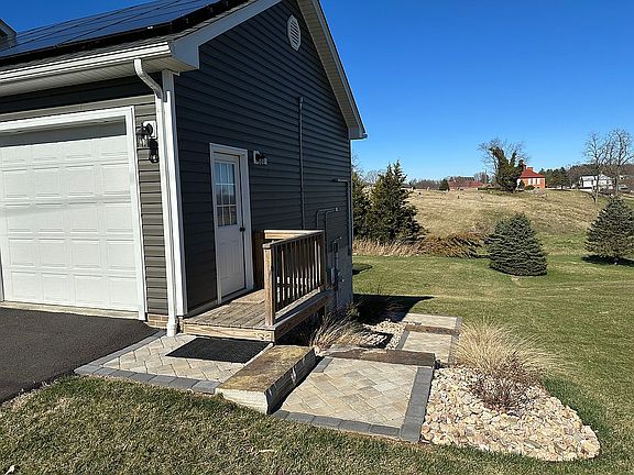 3rd image of 24 Wright Ln