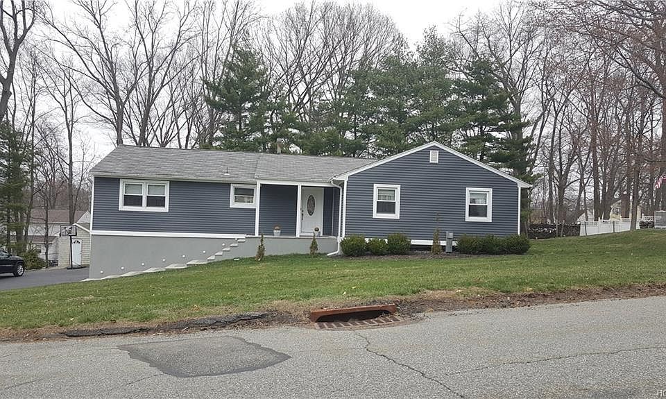 1st image of 6 Claremont Ln