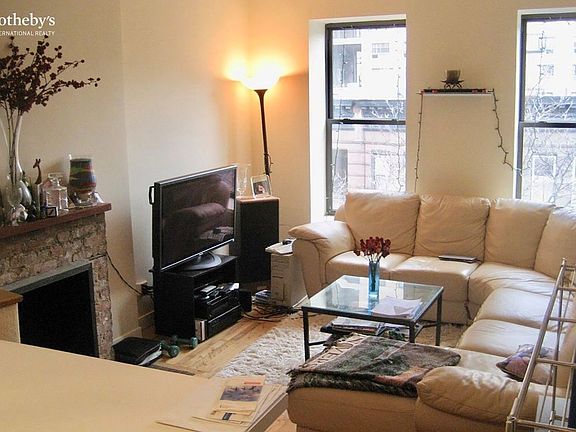 2nd image of 66 W 89th St APT 4F