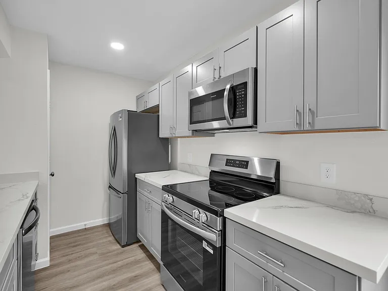 6111 Beverly Hill St #32 — Photo 7